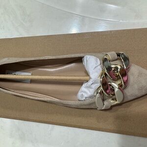 Steve Madden Beige Suede Loafers with Gold Chain